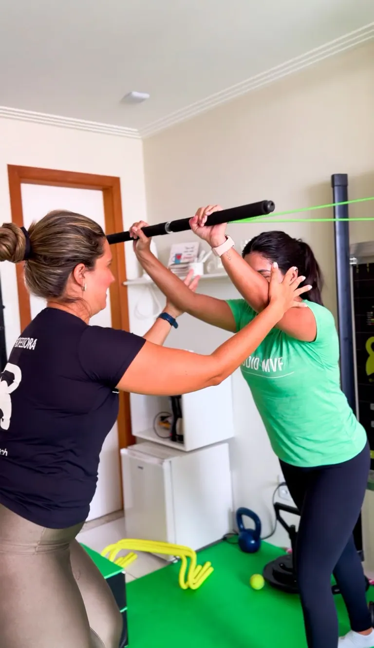 Acompanhamento próximo durante um treino funcional